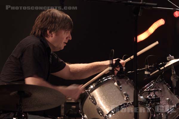 LEE RANALDO AND THE DUST - 2013-11-23 - BOULOGNE-BILLANCOURT - Carre Bellefeuille - Steve Shelley